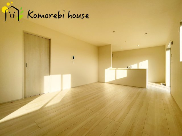 さいたま市西区島根　新築一戸建て　リーブルガーデン　08の居間・リビング|ゆったりとしたリビングです