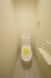 【トイレ】 | 【仲介手数料無料！！】日野市東豊田3丁目　新築戸建て（全7棟）2号棟　3980万円