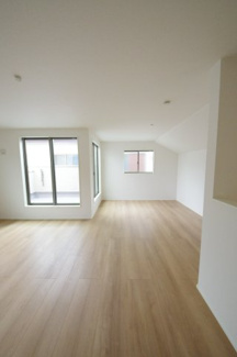 【居間・リビング】 | 【仲介手数料無料！！】日野市東豊田3丁目　新築戸建て（全7棟）2号棟　3980万円