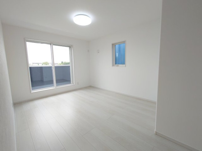 【洋室】 | 陽当たり眺望良好♪南側は調整区域(海老名市)で畑です。 | 地震対策住宅　減震住宅、車２台（車種による）