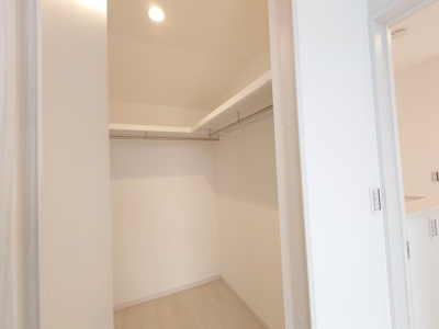 【収納】 | 陽当たり眺望良好♪南側は調整区域(海老名市)で畑です。 | 地震対策住宅　減震住宅、車２台（車種による）