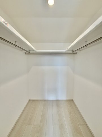 【収納】 | 収納力+将来設計が魅力のファミリー向け住宅 | 衣類などをまとめて収納できるウォークインクローゼットがあります。