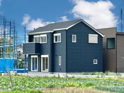 【外観】 | 収納力+将来設計が魅力のファミリー向け住宅 | 地震対策住宅　減震住宅、車２台（車種による）