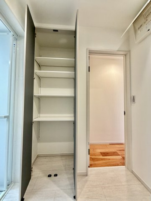 【収納】 | 収納力+将来設計が魅力のファミリー向け住宅 | 洗面所には、タオルや衣類などを収納できるリネン棚があります。