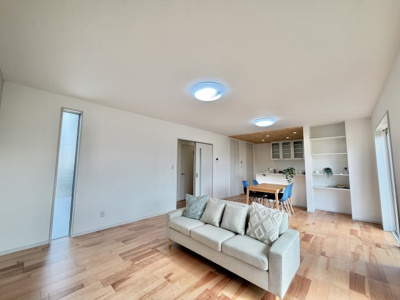 【居間・リビング】 | 収納力+将来設計が魅力のファミリー向け住宅 | 約20帖の広々としたリビングです。