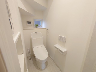 【トイレ】 | 陽当たり眺望良好♪南側は調整区域(海老名市)で畑です。 | 地震対策住宅　減震住宅、車２台（車種による）