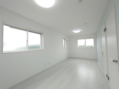 【洋室】 | 陽当たり眺望良好♪南側は調整区域(海老名市)で畑です。 | 地震対策住宅　減震住宅、車２台（車種による）