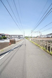 【前面道路含む現地写真】