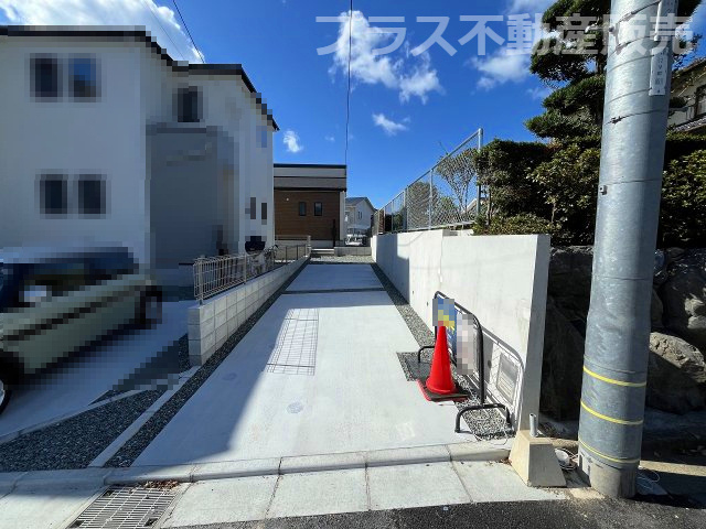 【外観】 | 福岡市東区美和台5丁目6期・平屋　2号棟（全2棟）【仲介手数料無料・0円】 | 現地写真。プラス不動産販売なら、現場の全ての棟をまとめてご見学頂けます。