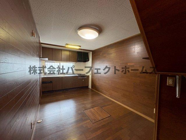 西禁野1丁目テラス　賃貸の居間・リビング|使いやすい居間です