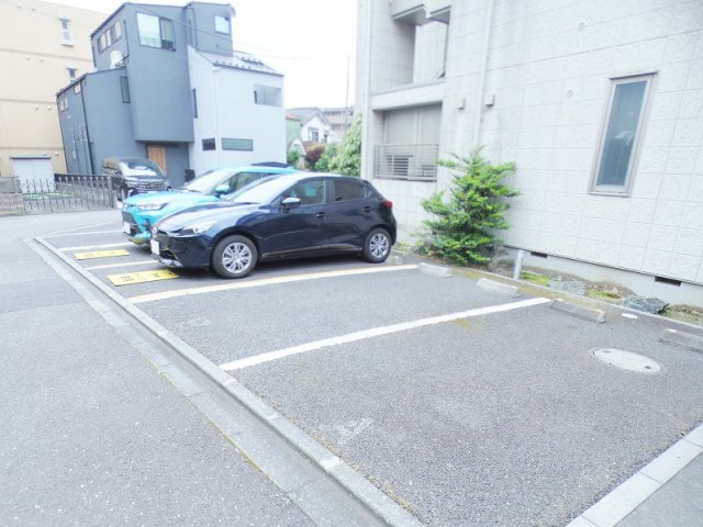 カーサビアンカの駐車場