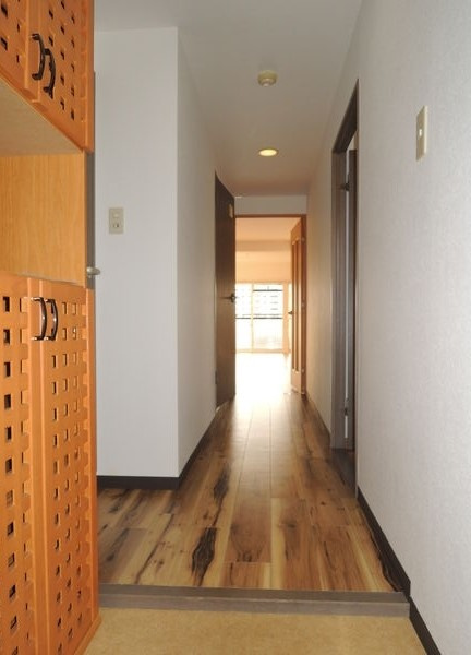 リバーパーク植田東の玄関