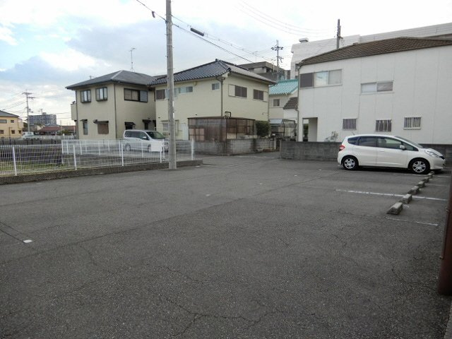 アレグラールⅡの駐車場