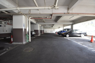 【駐車場】 | 自転車置き場。マンションの共用部にあたります。空きの有無や駐輪料金、各戸の台数制限などについては、改めてお問い合わせください。～即日のご見学可能～　お問合せはお気軽にどうぞ。