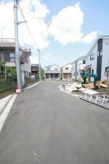 【前面道路含む現地写真】