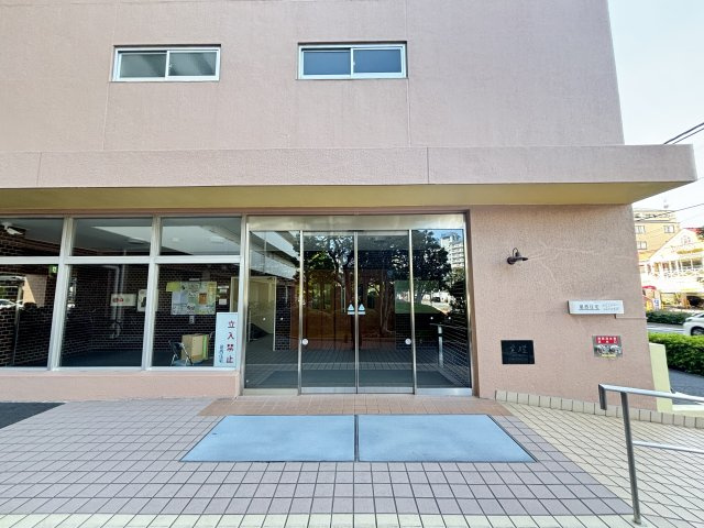 葛西住宅のエントランス