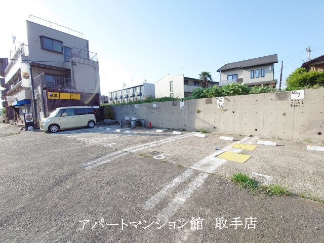 創建ビルの駐車場