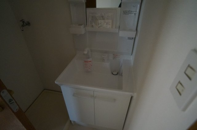 村上マンションの洗面所|シャンプードレッサーに2025年取替えました