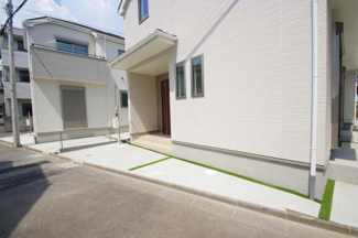 【エントランス】 | 玄関前の駐輪場