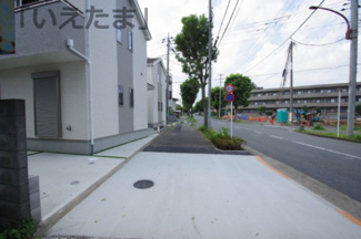 【前面道路含む現地写真】