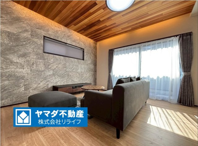 新築戸建　岐阜市旦島５丁目　全３区画分譲の居間・リビング|大きな窓がリビング全体に光と風を運びます。