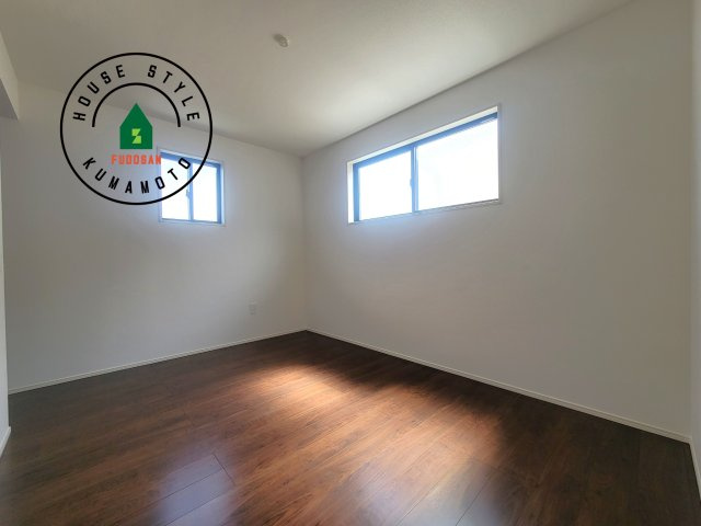 菊池郡大津町大字室第11-5棟（2号棟）　の洋室|柔らかい陽光が差し込む明るいお部屋を演出する設計。彩光の取れる窓が気持ちの良いお部屋を創り上げます。