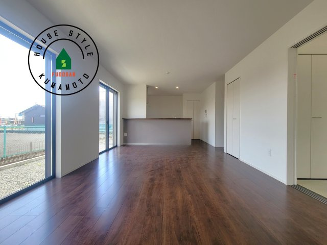 菊池郡大津町大字室第11-5棟（2号棟）　の居間・リビング|ご家族を近くに感じられる対面キッチンのLDK。会話もはずみそうですね。