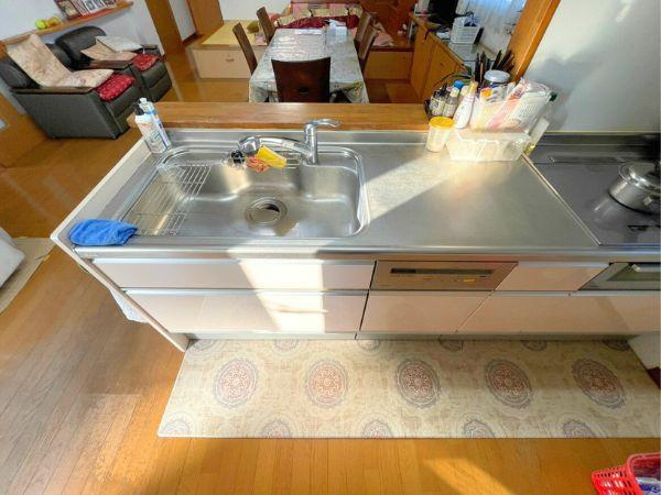 明磧　店舗付き中古住宅のキッチン|会話が弾むカウンターキッチン