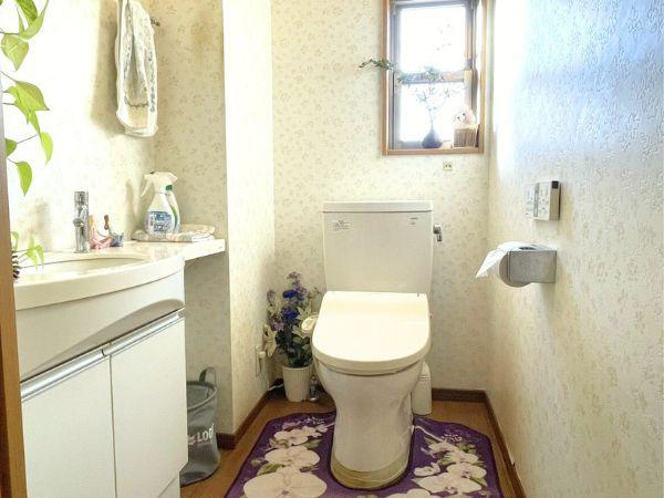 明磧　店舗付き中古住宅のトイレ|手洗い器付きのトイレ