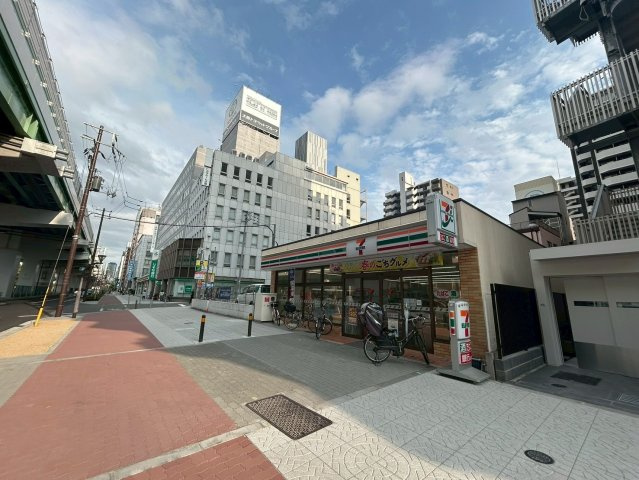 コンフォリア・リヴ本町WEST Qの周辺