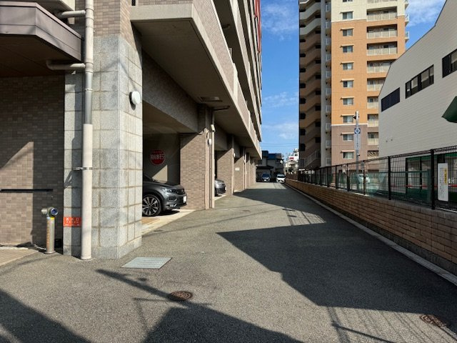 ルイシャトレ三田の駐車場