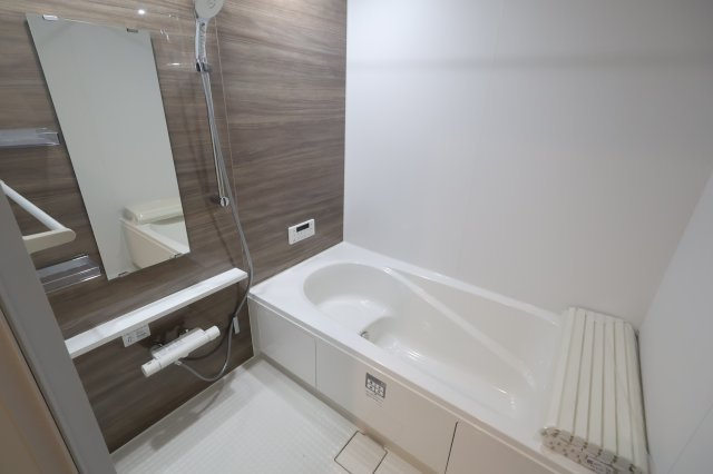 【浴室】 | 《仲介手数料無料》練馬区南大泉１丁目32-14(全1戸)新築一戸建てリナージュ | 撮影日 2025年10月16日 15:40 曇り