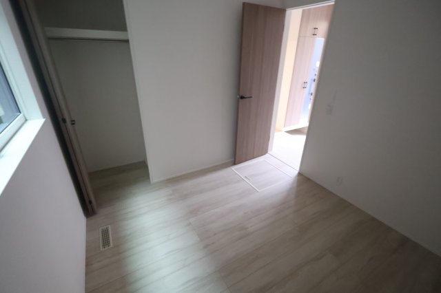 《仲介手数料無料》練馬区南大泉１丁目32-14(全1戸)新築一戸建てリナージュの洋室|撮影日 2025年10月16日 15:40 曇り