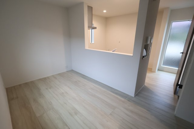 《仲介手数料無料》練馬区南大泉１丁目32-14(全1戸)新築一戸建てリナージュの居間・リビング|撮影日 2025年10月16日 15:40 曇り