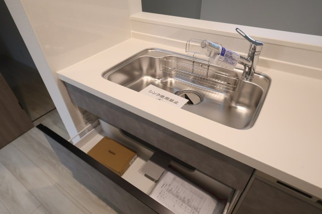 《仲介手数料無料》練馬区南大泉１丁目32-14(全1戸)新築一戸建てリナージュのキッチン|撮影日 2025年10月16日 15:40 曇り