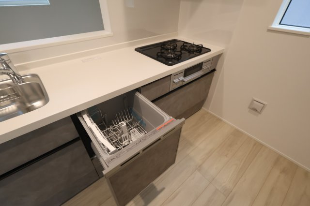 【キッチン】 | 《仲介手数料無料》練馬区南大泉１丁目32-14(全1戸)新築一戸建てリナージュ | 撮影日 2025年10月16日 15:40 曇り