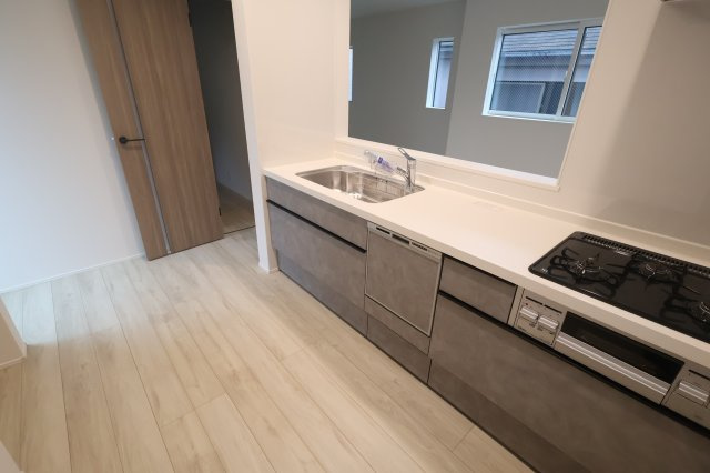 《仲介手数料無料》練馬区南大泉１丁目32-14(全1戸)新築一戸建てリナージュのキッチン|撮影日 2025年10月16日 15:40 曇り