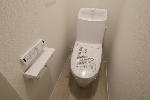 《仲介手数料無料》練馬区南大泉１丁目32-14(全1戸)新築一戸建てリナージュのトイレ|撮影日 2025年10月16日 15:40 曇り