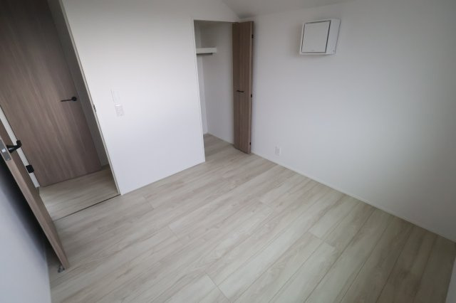 《仲介手数料無料》練馬区南大泉１丁目32-14(全1戸)新築一戸建てリナージュの洋室|撮影日 2025年10月16日 15:40 曇り