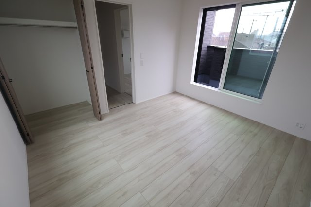 《仲介手数料無料》練馬区南大泉１丁目32-14(全1戸)新築一戸建てリナージュの洋室|撮影日 2025年10月16日 15:40 曇り