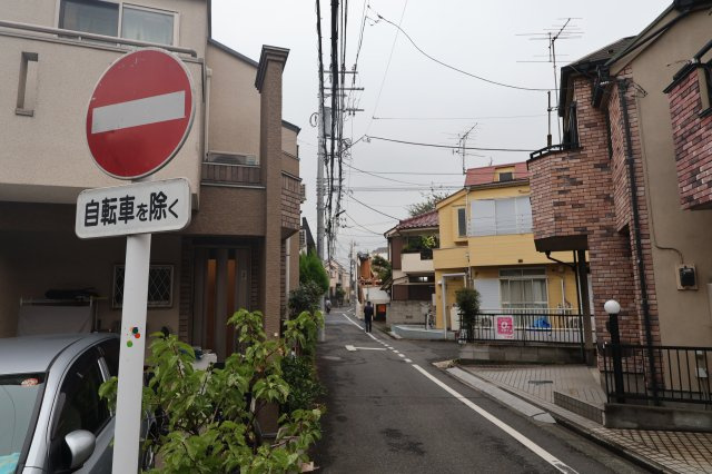【その他】 | 《仲介手数料無料》練馬区南大泉１丁目32-14(全1戸)新築一戸建てリナージュ | 前面道路は一方通行です
撮影日 2025年10月16日 15:40 曇り