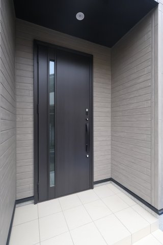 《仲介手数料無料》練馬区南大泉１丁目32-14(全1戸)新築一戸建てリナージュの玄関|撮影日 2025年10月16日 15:40 曇り