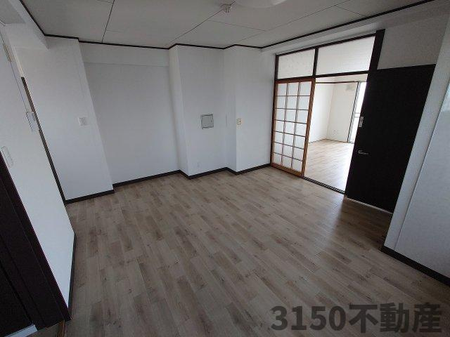 辻広ビルの居間・リビング