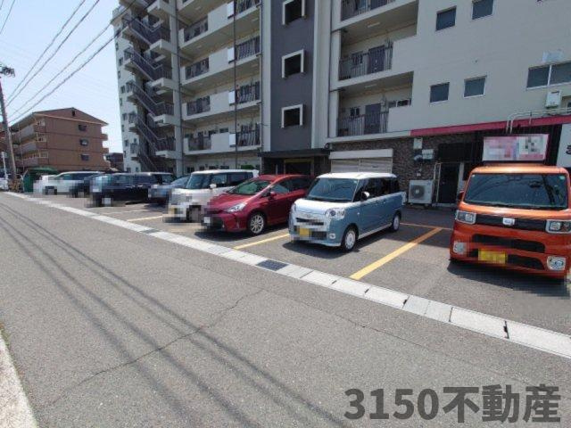 辻広ビルの駐車場