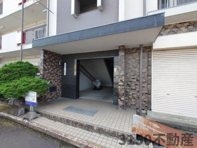 辻広ビルのエントランス