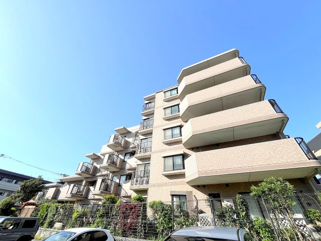 レクセルマンション中神の外観|南側は隣地駐車場で開けている為日当たりも良好です！