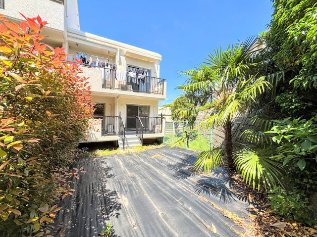 東戸塚グリーンハイツの庭|◆陽あたりの取れた大きなお庭が本物件の特徴です。ウッドデッキやタイルテラス等、ライフスタイルに合わせて可変可能なため、夢が膨らみますね。