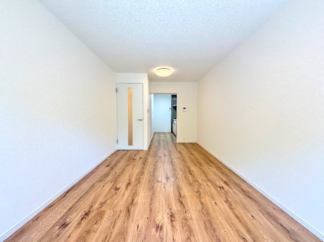 東戸塚グリーンハイツの居間・リビング|◆一家だんらんのスペースとなるＬＤＫ。窓から明るい光が差し込み、思わず家族の会話も弾む快適な空間。