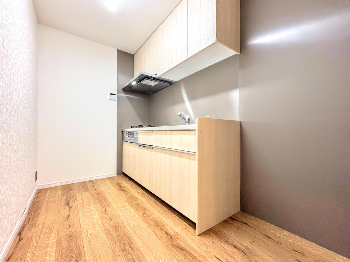 東戸塚グリーンハイツのキッチン|◆デザイン性と機能性を兼ね備えたキッチンです。リビングスペースとの一体感が生まれ、広々空間を演出してくれます。