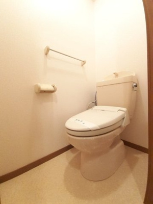 【トイレ】 | グリーンホーム　3DK | 落ち着いた色調のトイレです